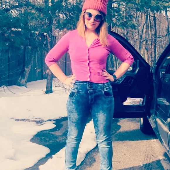 Meet your Posher, Cassandra - Picture 3 of 6